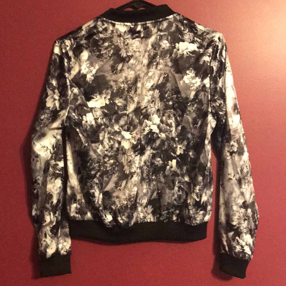 Cute Jacket - Picture 2 of 7